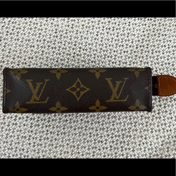 Authentic Louis Vuitton Toiletry Pouch 15 Monogram - Picture 8 of 14